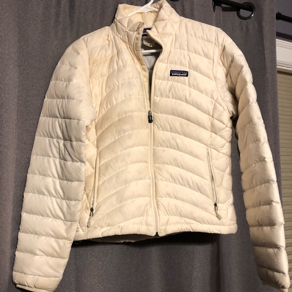 White Patagonia down feather coat